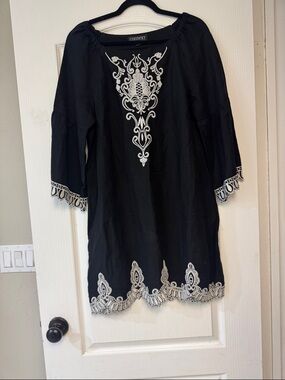 Context Black Tunic with White Lace Embroidery